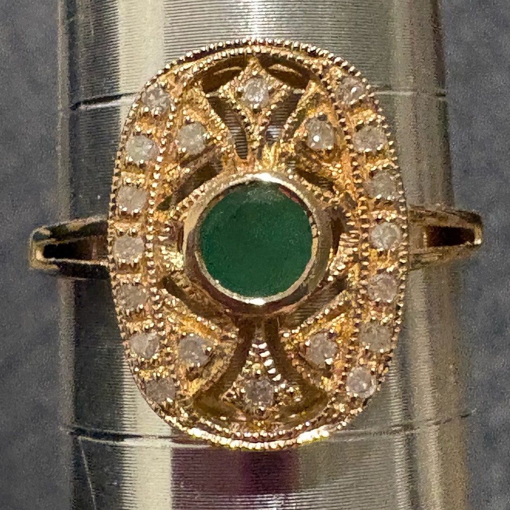 10K Yellow Gold Stamped, Emerald & Diamond Chip Filigree Ring